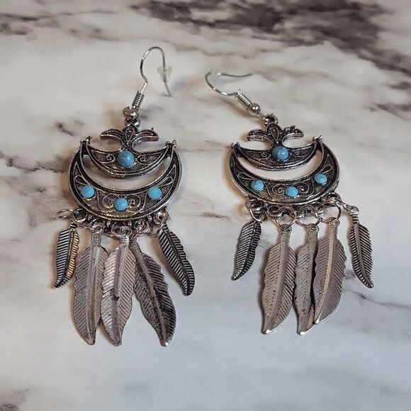 Native American earrings crescent style faux turquoise silver colored feathers - Picture 5 of 6